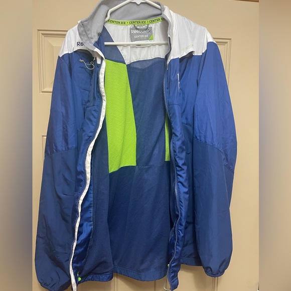 Reebok On Ice Toronto Maple Leafs jacket. Men’s size L - Picture 11 of 12